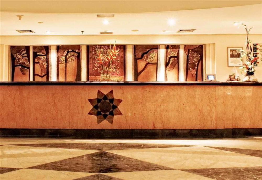 Arcadia Surabaya Hotel Exteriör bild