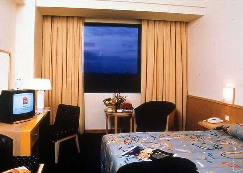 Arcadia Surabaya Hotel Exteriör bild